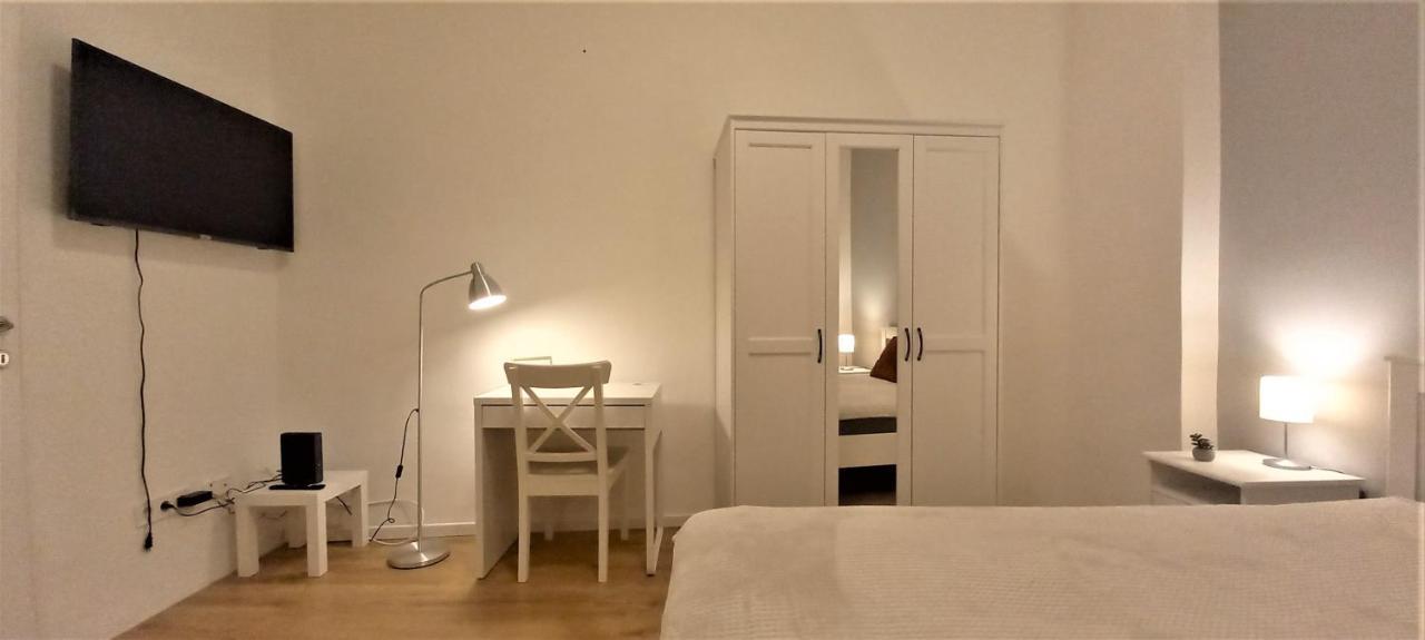 شقة بودابست  في Quiet And Private Studio In The Center المظهر الخارجي الصورة